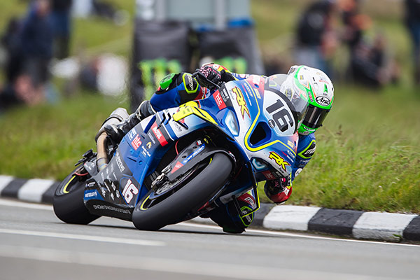 Dominic Herbertson knee down at Bungalow during the Superbike TT race, IOM